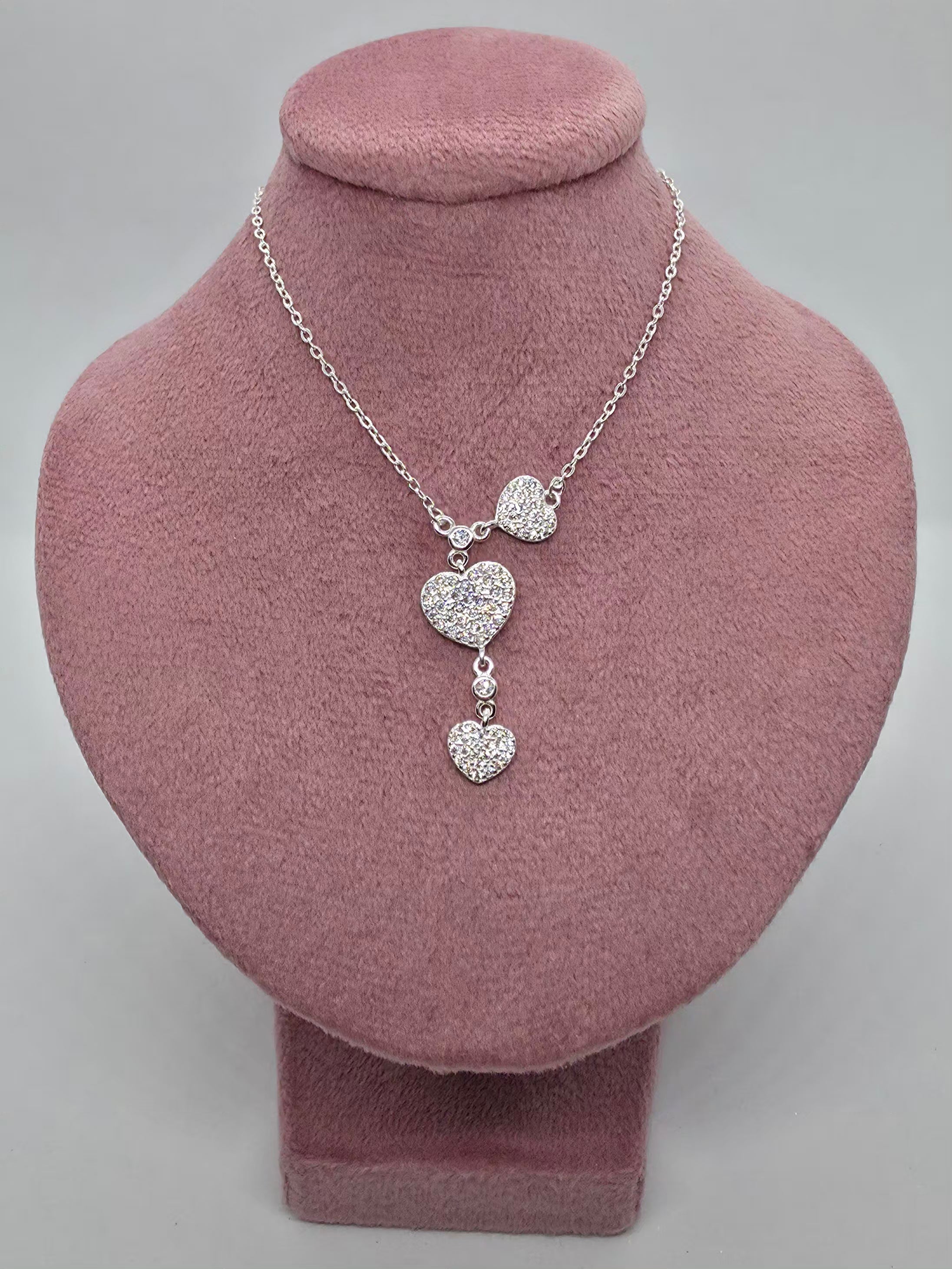 Collar Enamora - Cascada corazones circones